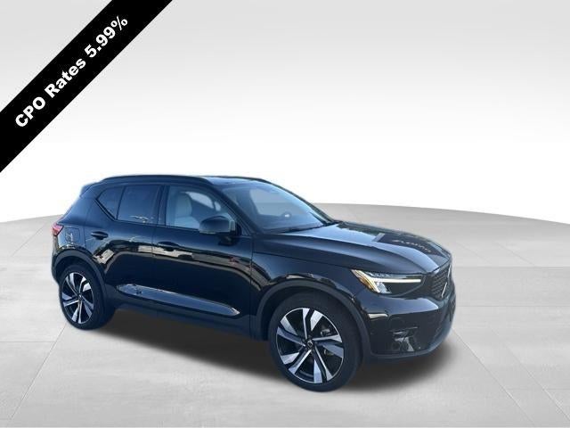 2023 Volvo XC40 B5 AWD Plus Dark Theme
