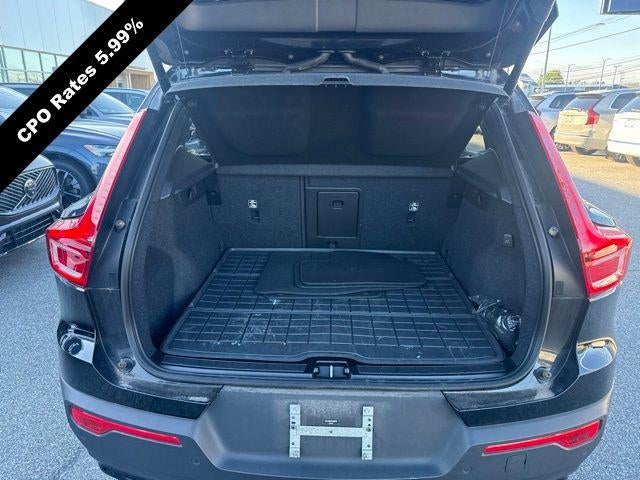 2023 Volvo XC40 B5 AWD Plus Dark Theme