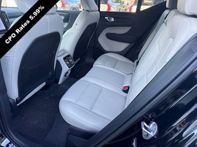 2023 Volvo XC40 B5 AWD Plus Dark Theme