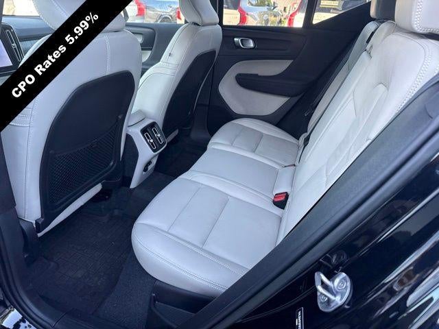 2023 Volvo XC40 B5 AWD Plus Dark Theme