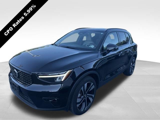 2023 Volvo XC40 B5 AWD Plus Dark Theme