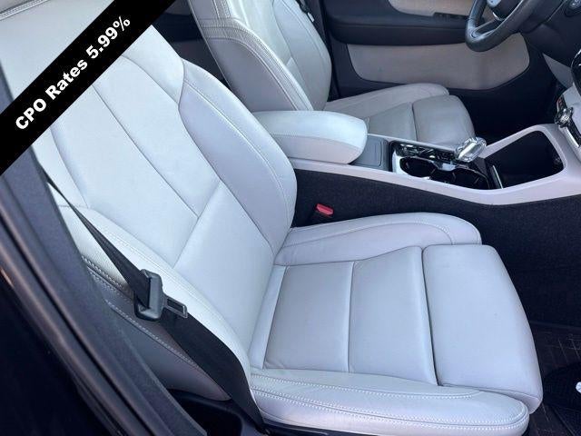 2023 Volvo XC40 B5 AWD Plus Dark Theme