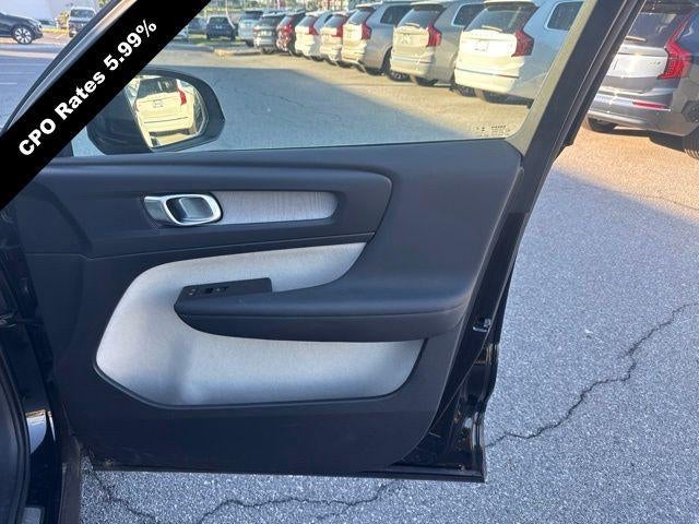 2023 Volvo XC40 B5 AWD Plus Dark Theme