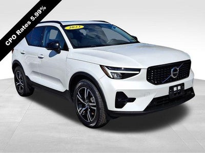 2023 Volvo XC40 B5 AWD Plus Dark Theme
