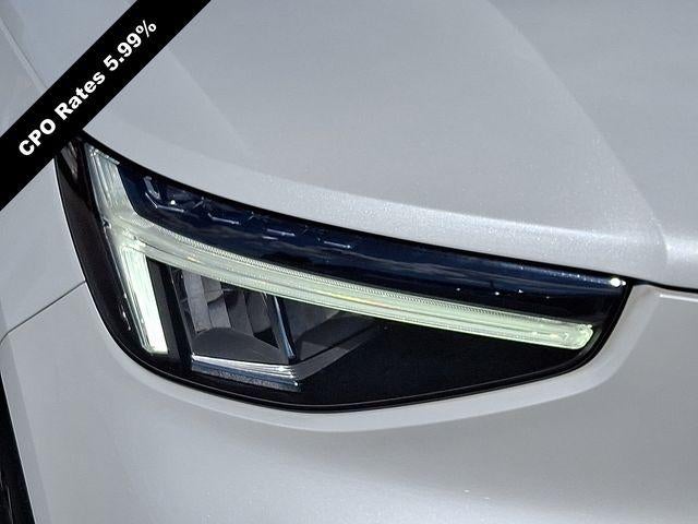 2023 Volvo XC40 B5 AWD Plus Dark Theme