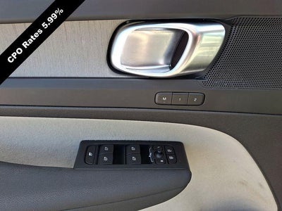 2023 Volvo XC40 B5 AWD Plus Dark Theme