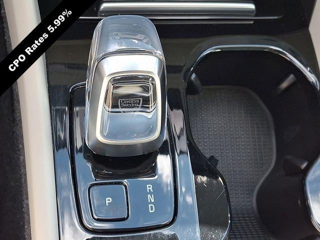 2023 Volvo XC40 B5 AWD Plus Dark Theme