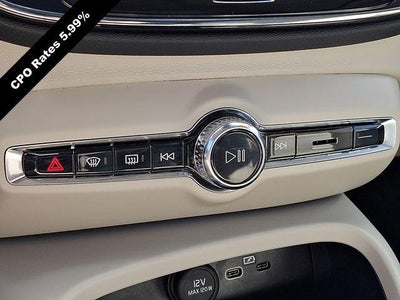 2023 Volvo XC40 B5 AWD Plus Dark Theme