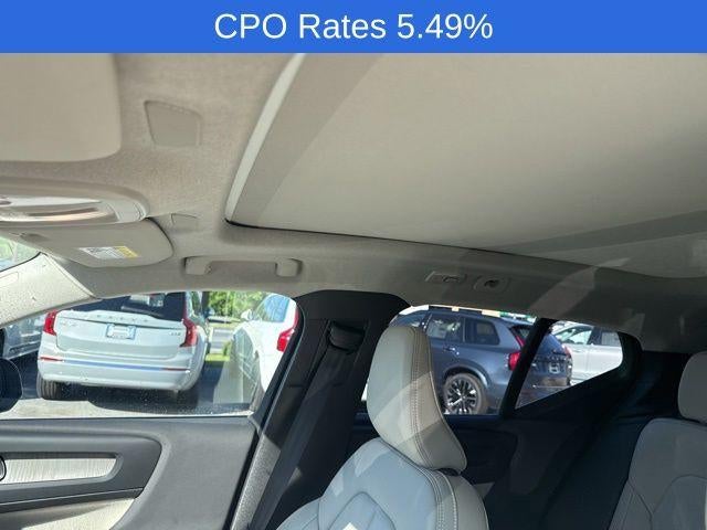 2023 Volvo XC40 B5 AWD Plus Dark Theme