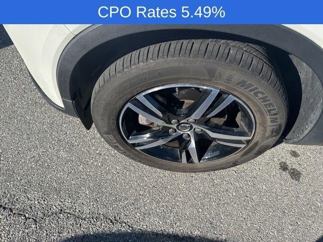 2023 Volvo XC40 B5 AWD Plus Dark Theme