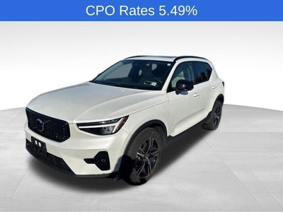2023 Volvo XC40 B5 AWD Plus Dark Theme