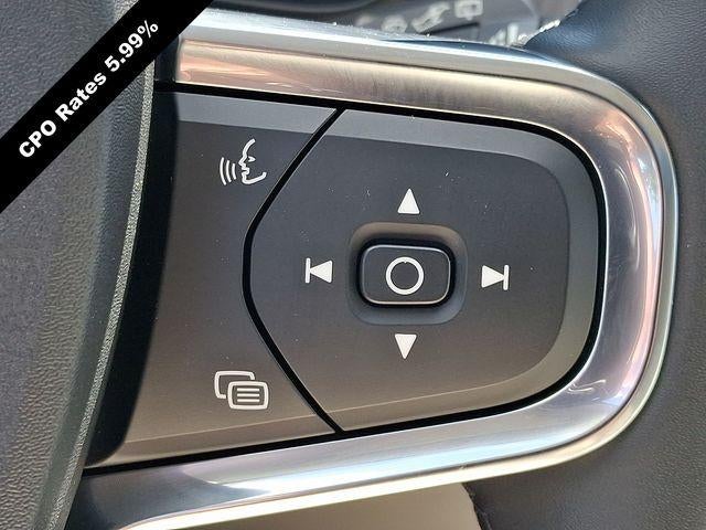 2023 Volvo XC40 B5 AWD Plus Dark Theme