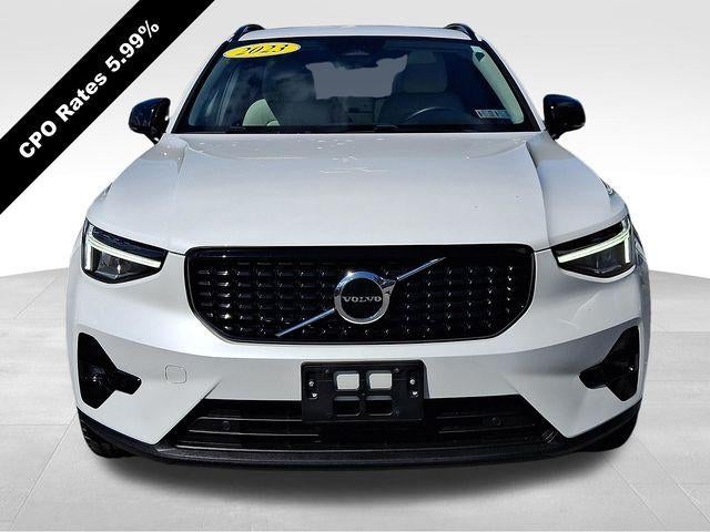 2023 Volvo XC40 B5 AWD Plus Dark Theme
