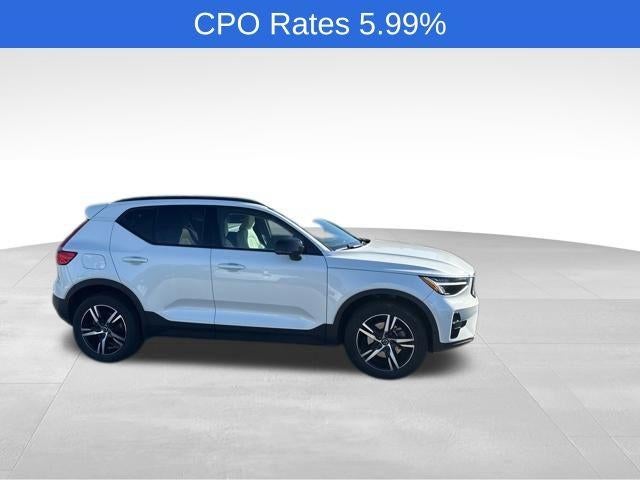 2023 Volvo XC40 B5 AWD Plus Dark Theme
