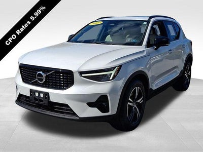 2023 Volvo XC40 B5 AWD Plus Dark Theme