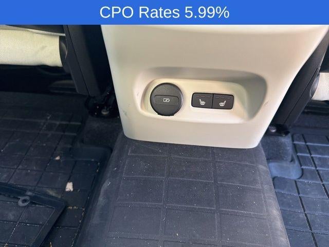 2023 Volvo XC40 B5 AWD Plus Dark Theme