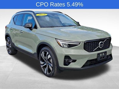2023 Volvo XC40 B5 AWD Plus Dark Theme