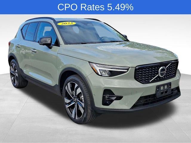 2023 Volvo XC40 B5 AWD Plus Dark Theme