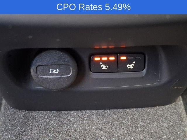 2023 Volvo XC40 B5 AWD Plus Dark Theme