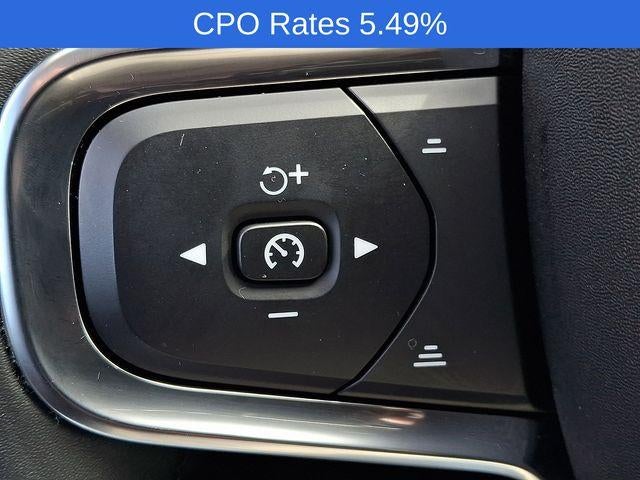 2023 Volvo XC40 B5 AWD Plus Dark Theme