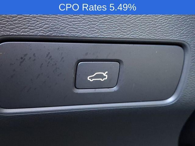 2023 Volvo XC40 B5 AWD Plus Dark Theme
