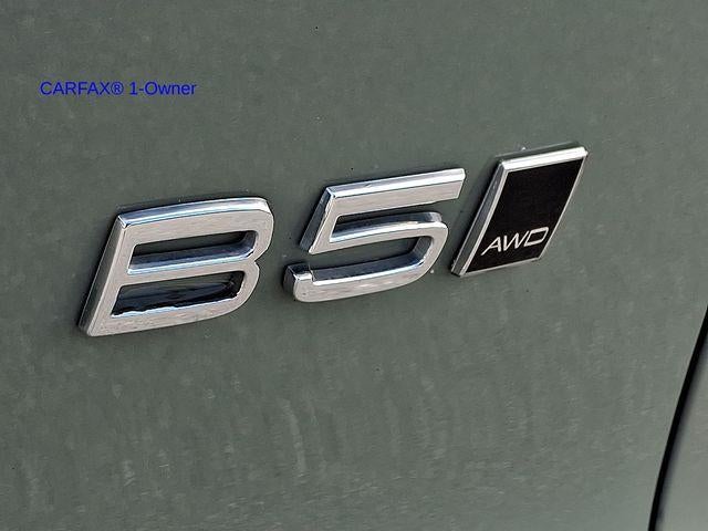 2023 Volvo XC40 B5 AWD Plus Dark Theme