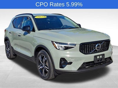 2023 Volvo XC40 B5 AWD Plus Dark Theme