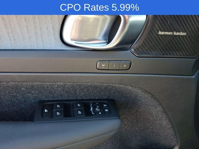 2023 Volvo XC40 B5 AWD Plus Dark Theme
