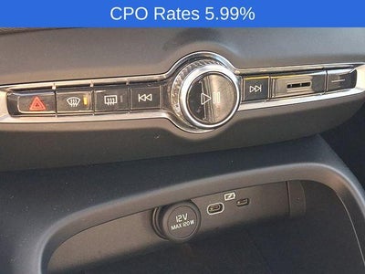 2023 Volvo XC40 B5 AWD Plus Dark Theme