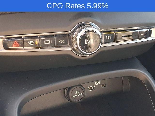 2023 Volvo XC40 B5 AWD Plus Dark Theme