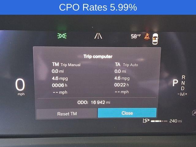 2023 Volvo XC40 B5 AWD Plus Dark Theme