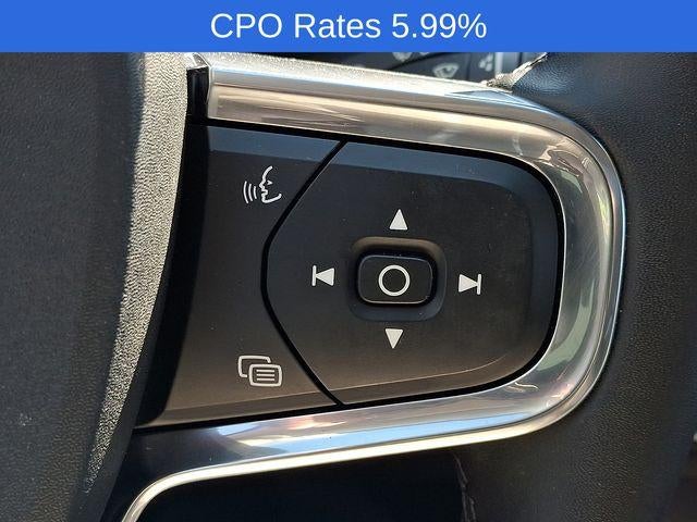 2023 Volvo XC40 B5 AWD Plus Dark Theme