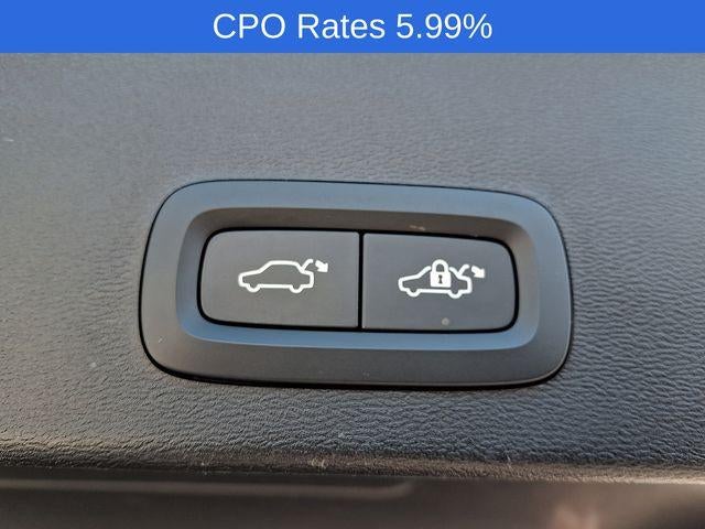2023 Volvo XC40 B5 AWD Plus Dark Theme