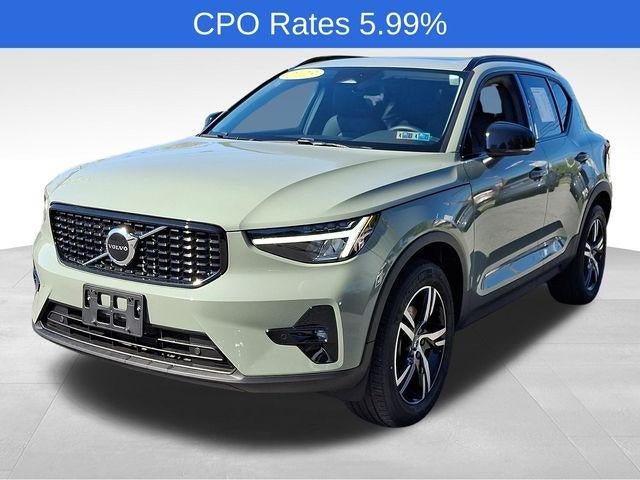 2023 Volvo XC40 B5 AWD Plus Dark Theme