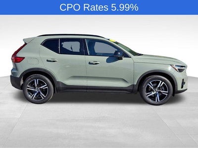 2023 Volvo XC40 B5 AWD Plus Dark Theme