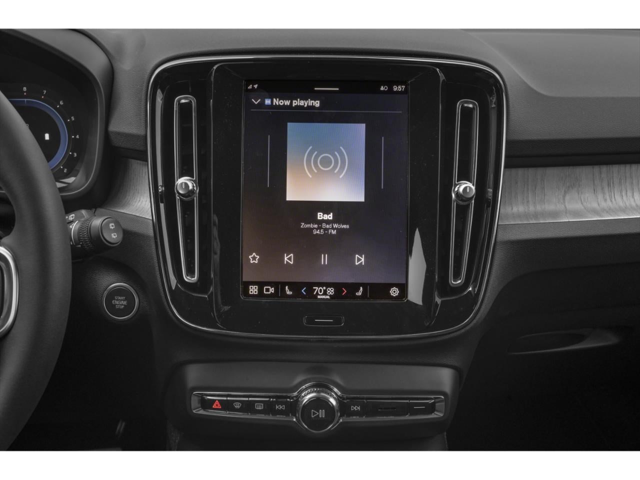 2023 Volvo XC40 B5 AWD Plus Dark Theme