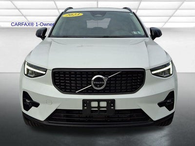 2023 Volvo XC40 B5 AWD Plus Dark Theme