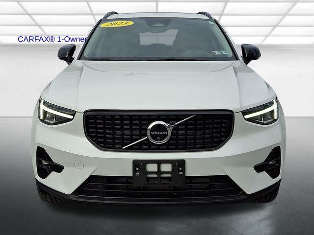 2023 Volvo XC40 B5 AWD Plus Dark Theme