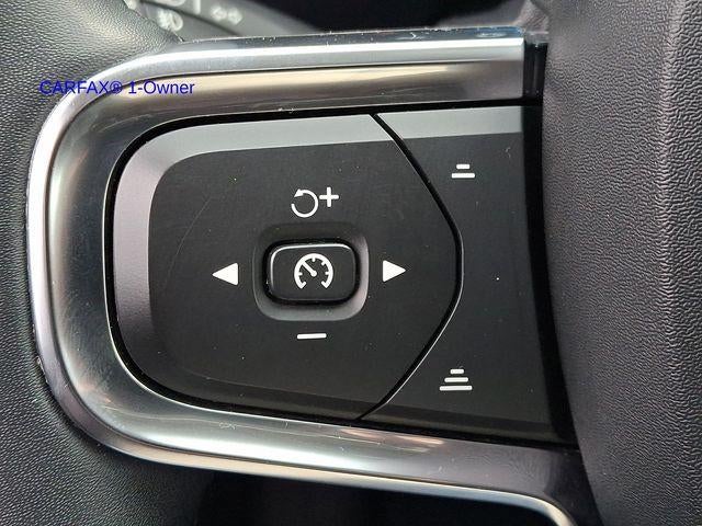 2023 Volvo XC40 B5 AWD Plus Dark Theme