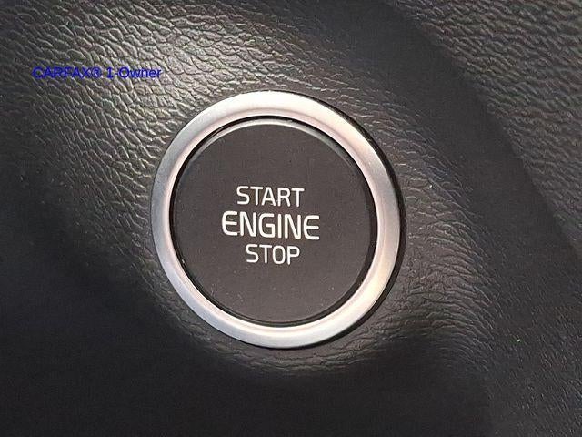 2023 Volvo XC40 B5 AWD Plus Dark Theme