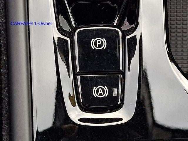 2023 Volvo XC40 B5 AWD Plus Dark Theme