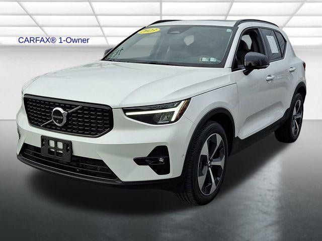 2023 Volvo XC40 B5 AWD Plus Dark Theme