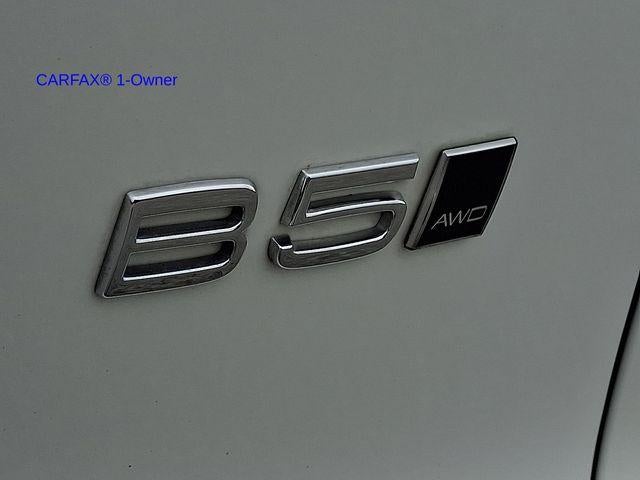 2023 Volvo XC40 B5 AWD Plus Dark Theme