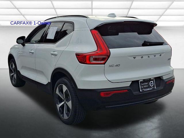 2023 Volvo XC40 B5 AWD Plus Dark Theme