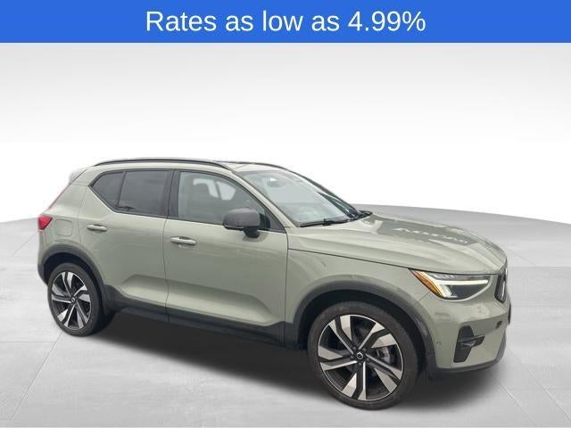 2023 Volvo XC40 B5 AWD Plus Dark Theme