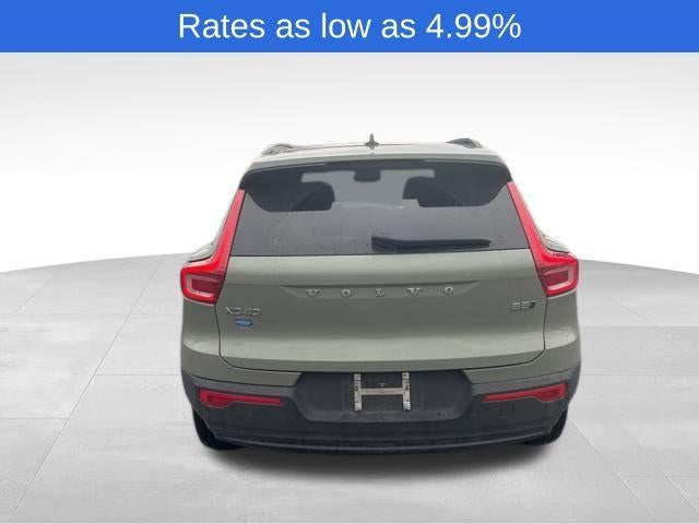 2023 Volvo XC40 B5 AWD Plus Dark Theme