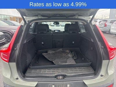 2023 Volvo XC40 B5 AWD Plus Dark Theme