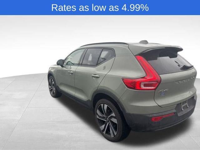 2023 Volvo XC40 B5 AWD Plus Dark Theme