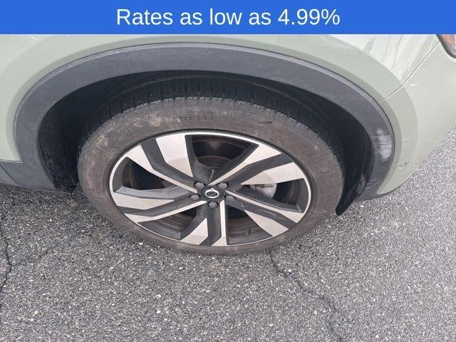 2023 Volvo XC40 B5 AWD Plus Dark Theme