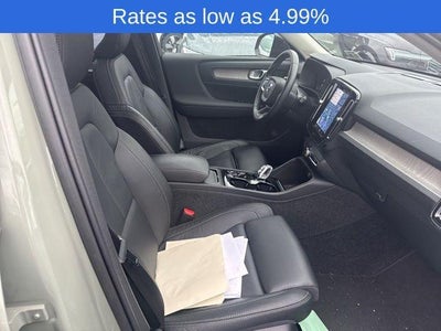 2023 Volvo XC40 B5 AWD Plus Dark Theme